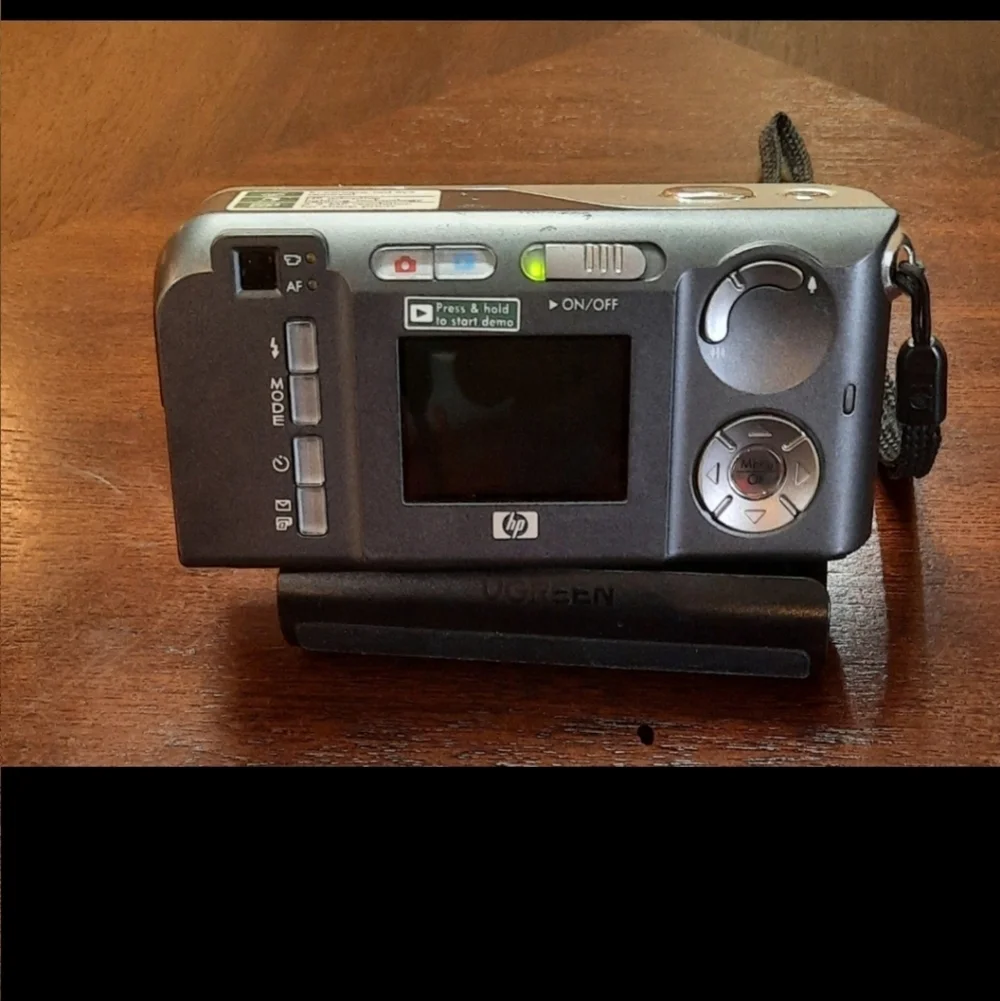 HP PhotoSmart M415 Digital Camera with InstantShare